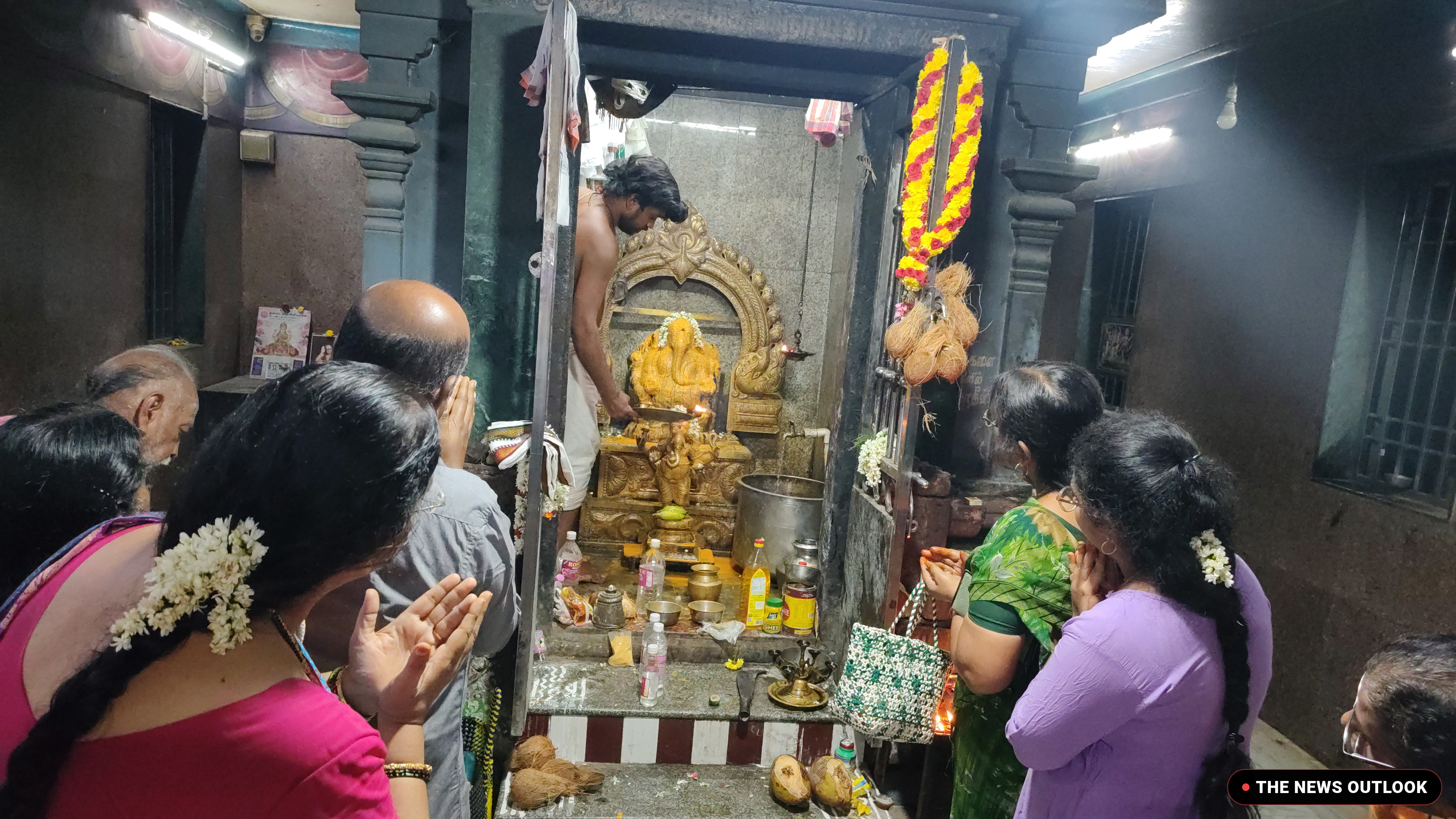 மயிலாடுதுறையில் உள்ள ஸ்ரீ ஓம் வரசித்தி விநாயகர் ஆலயத்தில் சங்கடஹர சதுர்த்தி விழா திரளான பக்தர்கள் சாமி தரிசனம் :- - 7