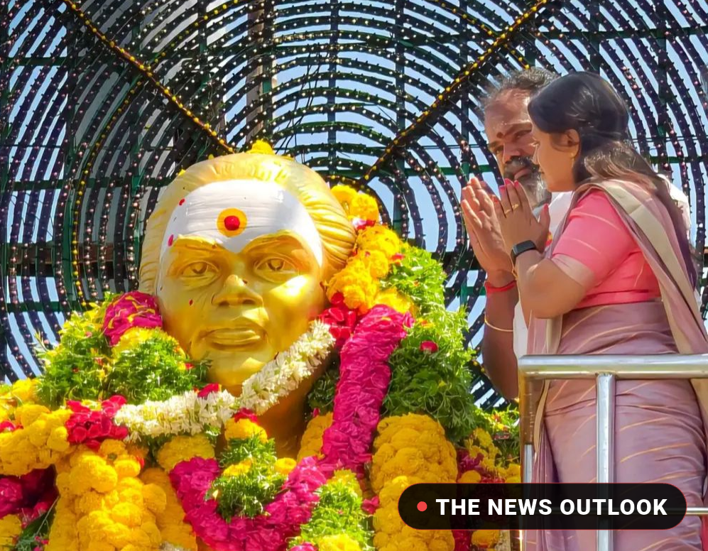 மதுரையில் தேவர் சிலைக்கு அமைச்சர் ஜெகதீஸ்வரி மரியாதை!