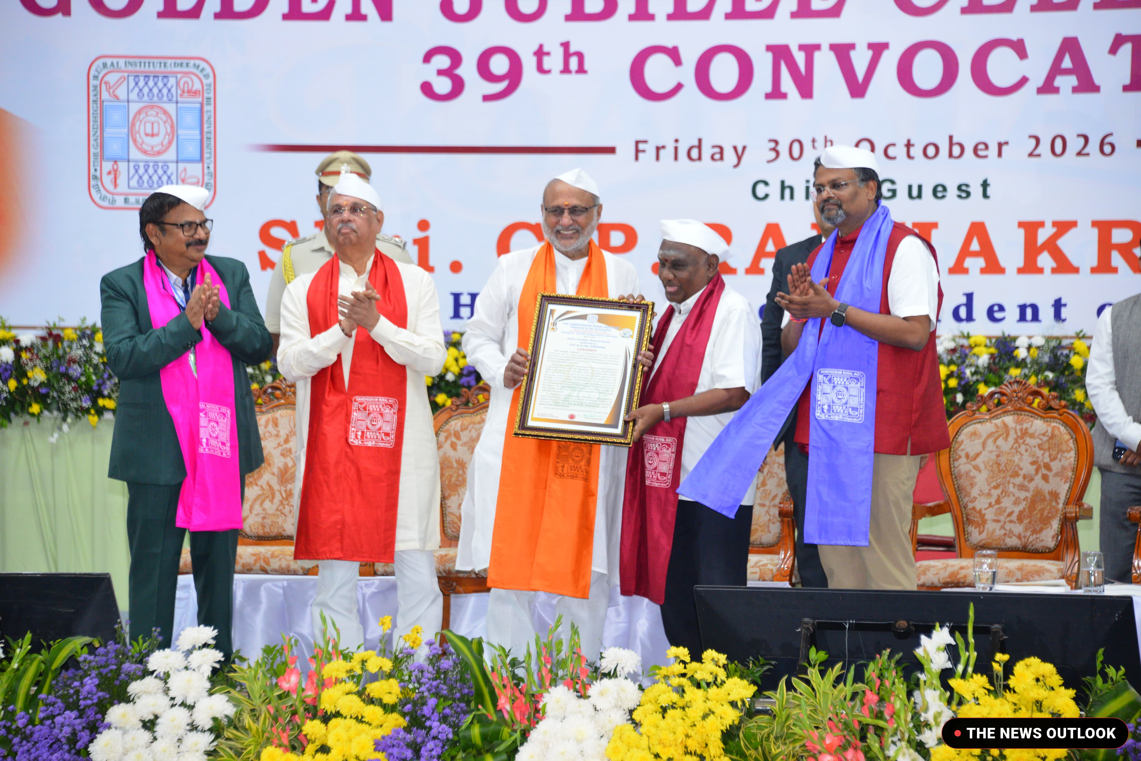 காந்திகிராமப் பல்கலைக்கழகப் பட்டமளிப்பு விழா: 1400 மாணவர்களுக்குப் பட்டங்கள் வழங்கல் - 2