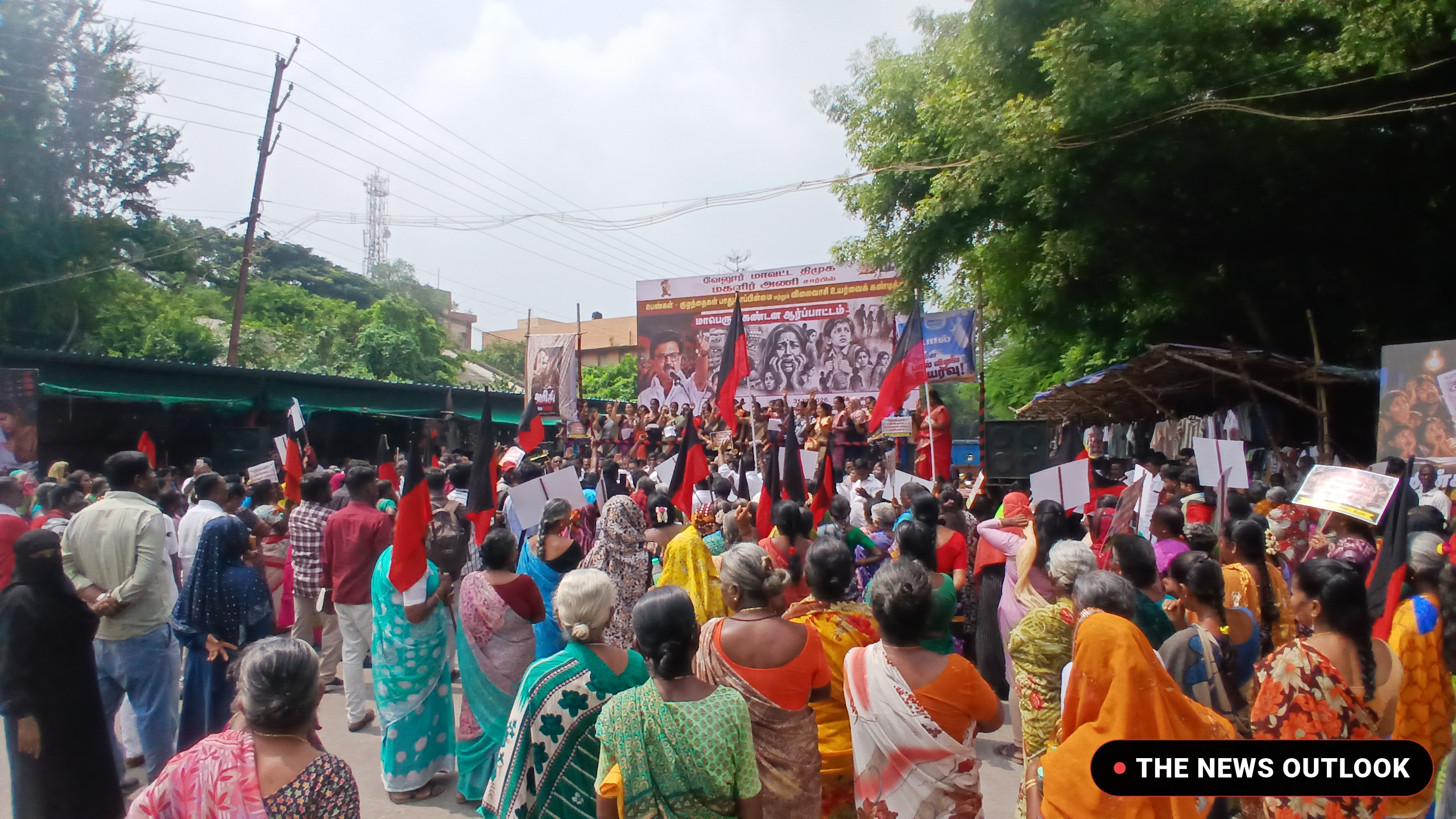விலைவாசி உயர்வு மற்றும் சட்டம்-ஒழுங்கு சீர்கேடு: வேலூரில் கொதித்தெழுந்த திமுக மகளிர் அணி! - 1