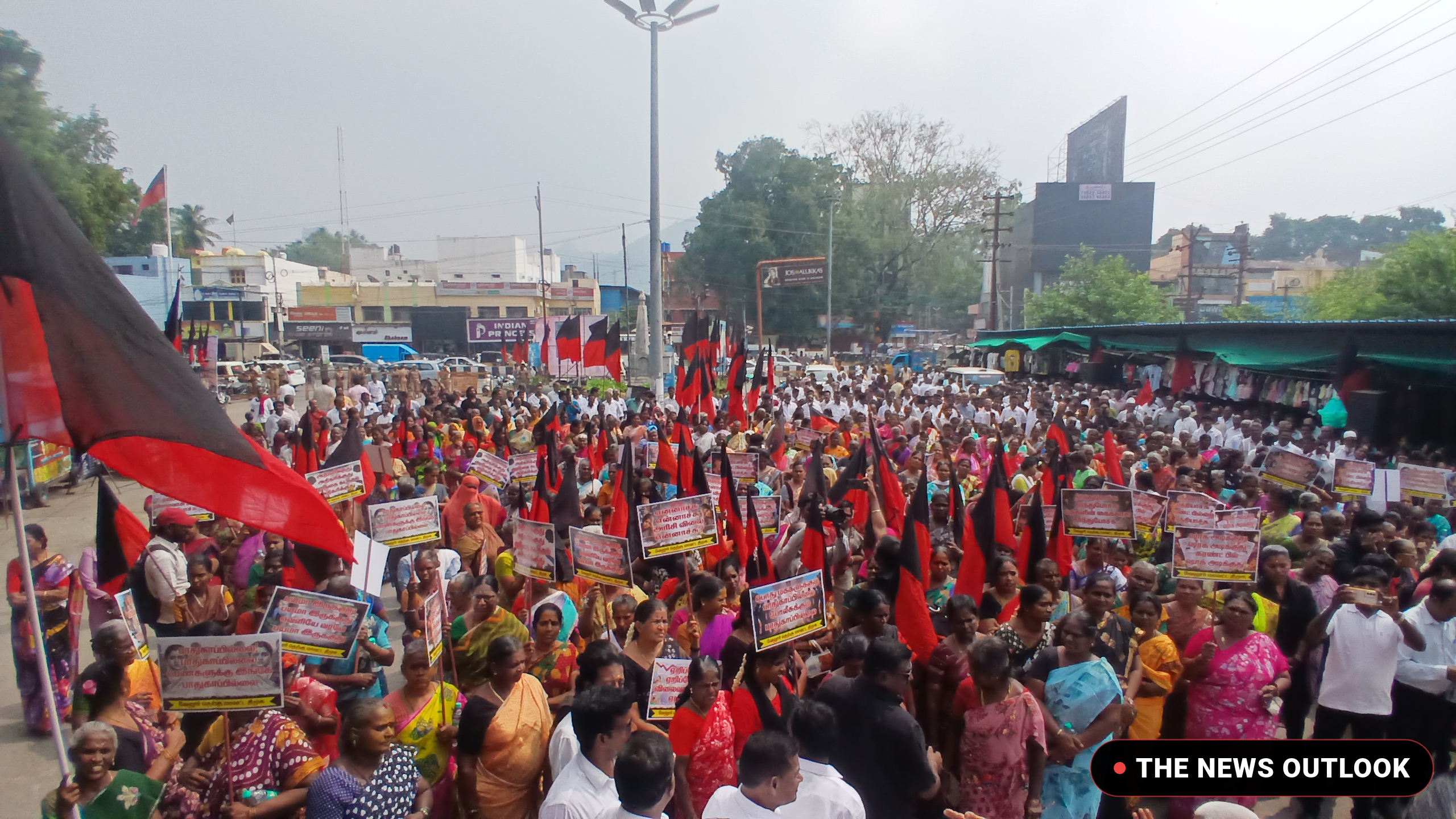 விலைவாசி உயர்வு மற்றும் சட்டம்-ஒழுங்கு சீர்கேடு: வேலூரில் கொதித்தெழுந்த திமுக மகளிர் அணி!