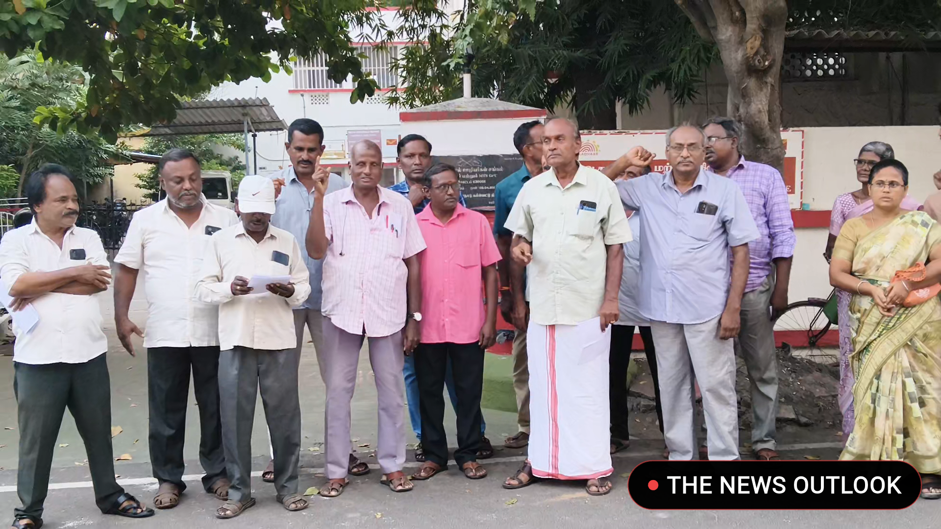 கரூரில் கிராமிய அஞ்சல் ஊழியர்கள் ஆர்ப்பாட்டம் - 2