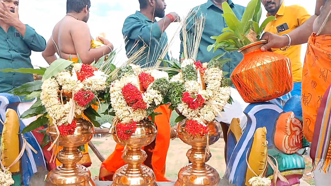 முசிறி அருகே எம் புத்தூர் ஊராட்சி சத்திரத்தில்  ஸ்ரீ மகா மாரியம்மன் திருக்கோயில் மஹாகும்பாபிஷேகம் - வெகு விமர்சியாக நடைபெற்றது.