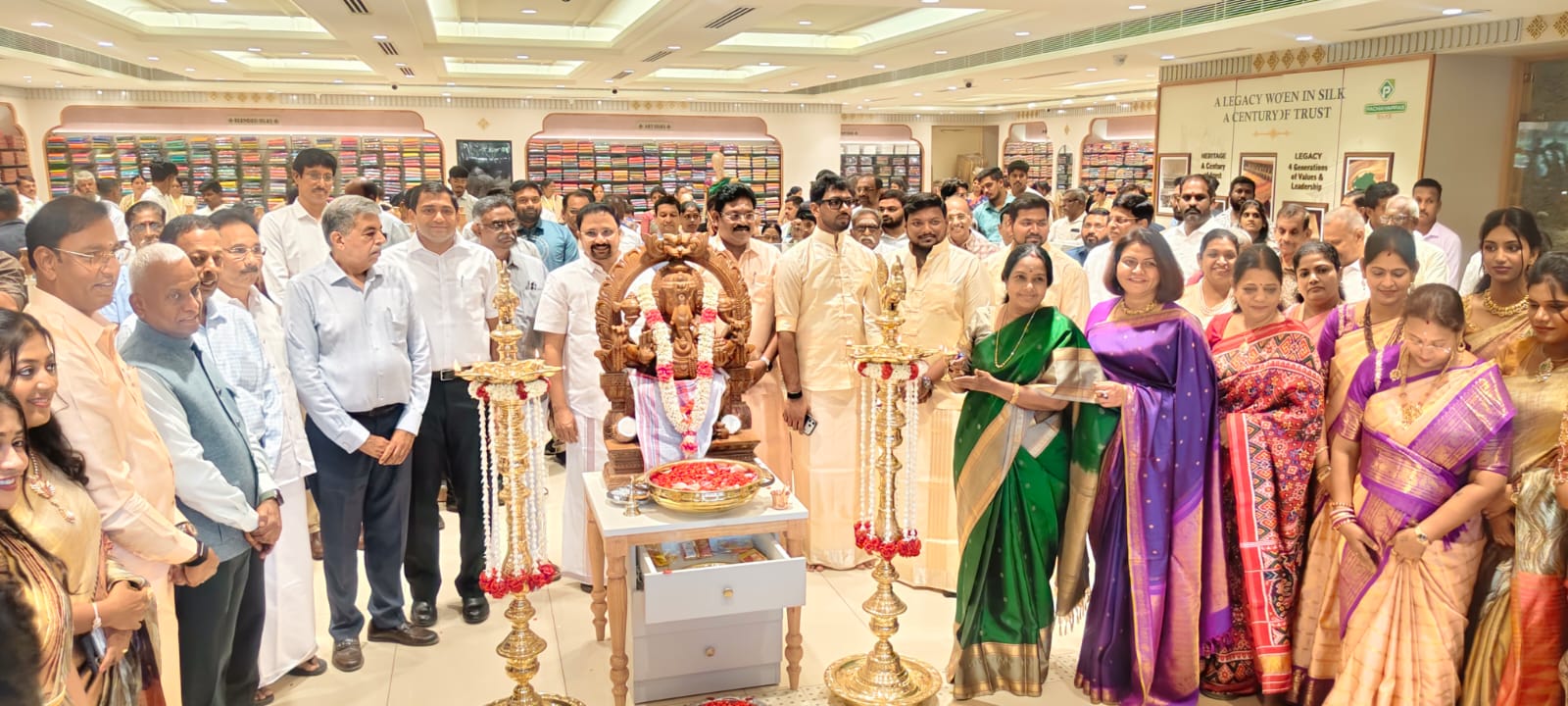 பச்சையப்பா சில்க்ஸ் 6வது கிளை வெகு விமர்சியாக துவங்கப்பட்டது.