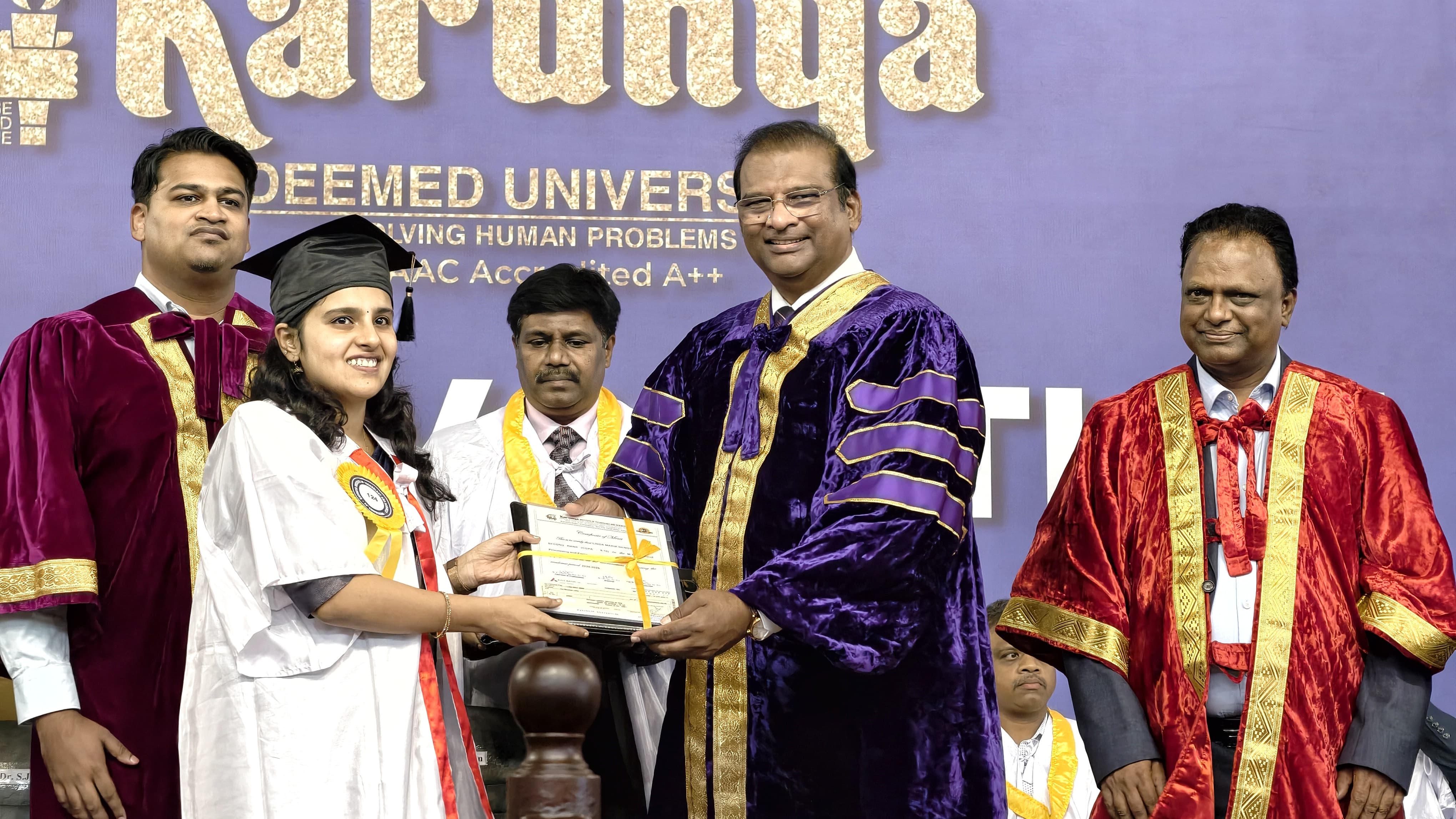 காருண்யா பல்கலைக்கழகத்தின் 33-வது பட்டமளிப்பு விழா: மஹிந்திரா நிறுவனத் தலைவர் ஆர். வேலுசாமிக்கு கௌரவ டாக்டர் பட்டம்!