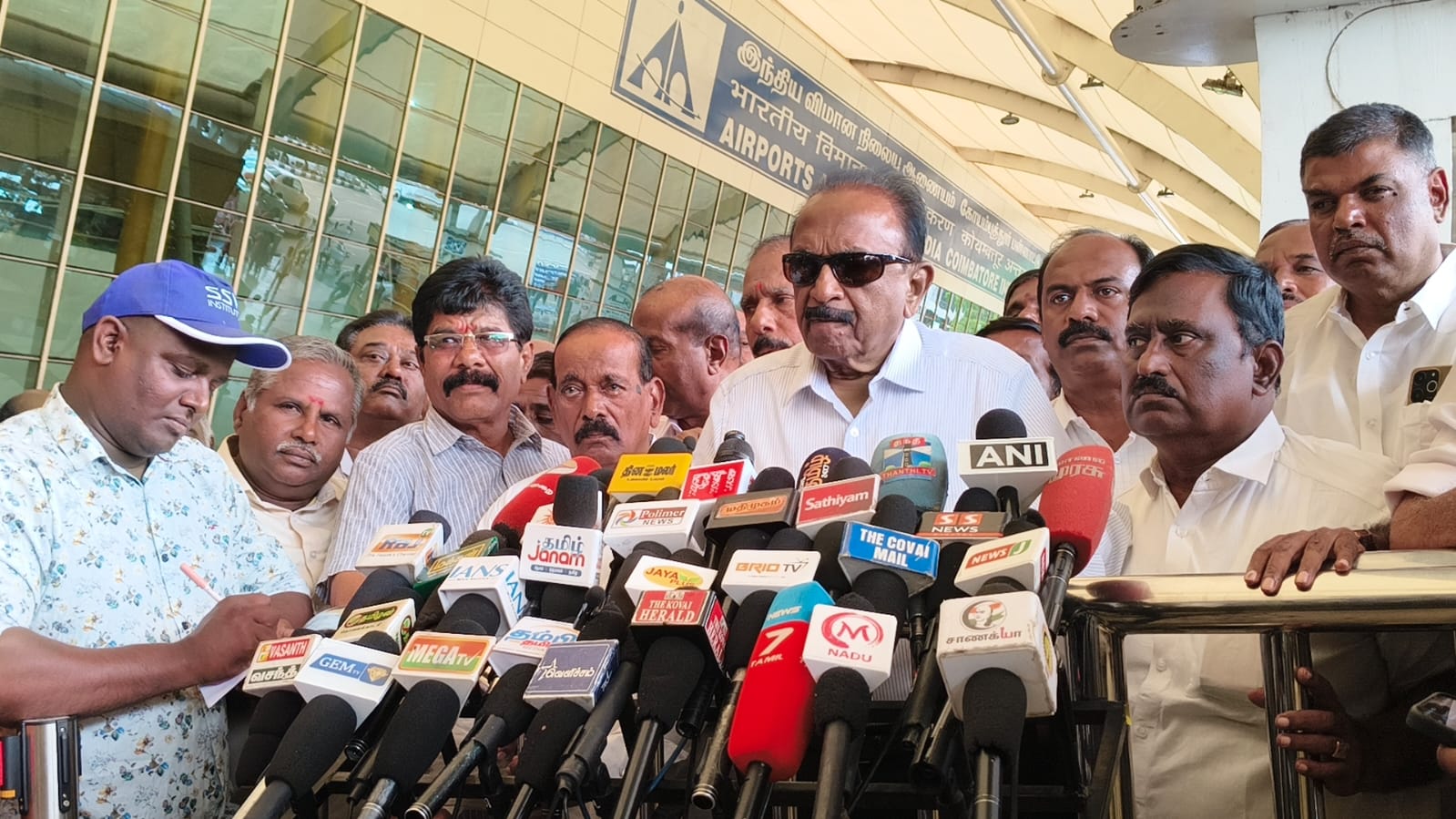 கோவை: தவெகவில் நடப்பது குதிரை பேரம் என்றால் திமுகவில் நடந்தது பெருச்சாளி பேரமா என வைகோ வினவியுள்ளார்.