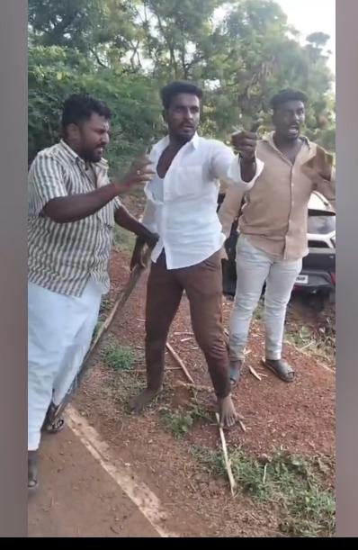 விருதுநகர் மாவட்டம் நரிக்குடி அருகே சிறுமி மீது காரை ஏற்றி கொலை செய்ய முயன்ற அதிர்ச்சி வீடியோ வெளியாகி பரபரப்பை ஏற்படுத்தியுள்ளது...