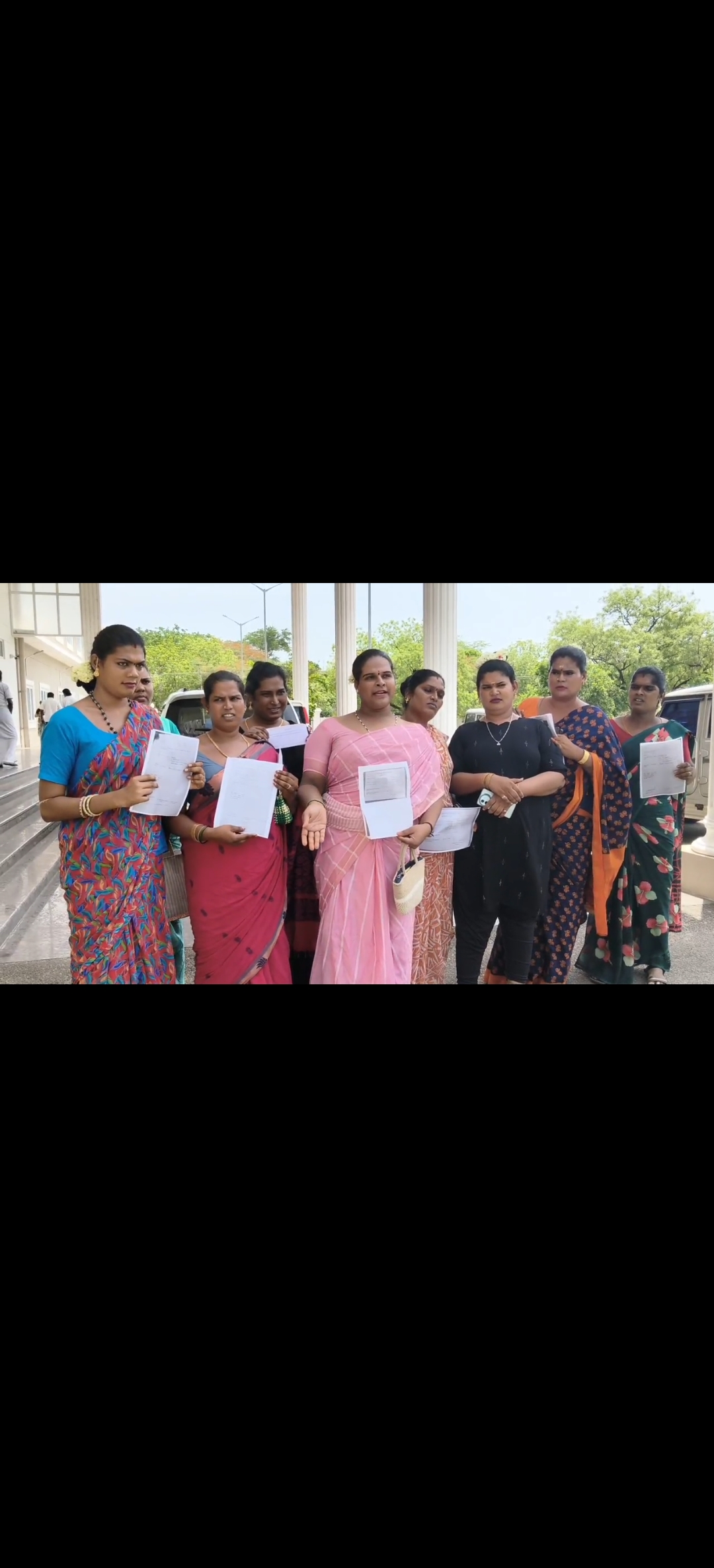4 ஆண்டுகளாக நீடிக்கும் போராட்டம்: வீட்டுமனைப் பட்டா கோரி விருதுநகர் மாவட்ட ஆட்சியரிடம் திருநங்கைகள் மனு!*