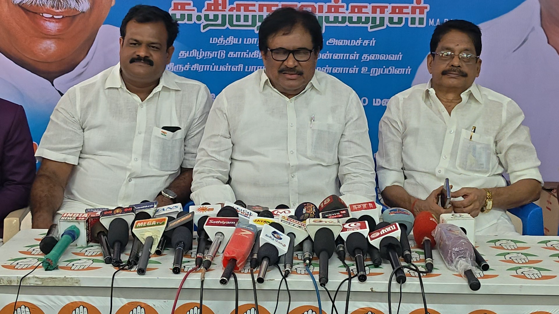 காங்கிரஸ் கட்சியிலிருந்து த.வெ.கவிற்கு யாரும் சென்றால் அதனை அணை போட்டு தடுக்க முடியாது - திருச்சியில் திருநாவுக்கரசர் பேட்டி!