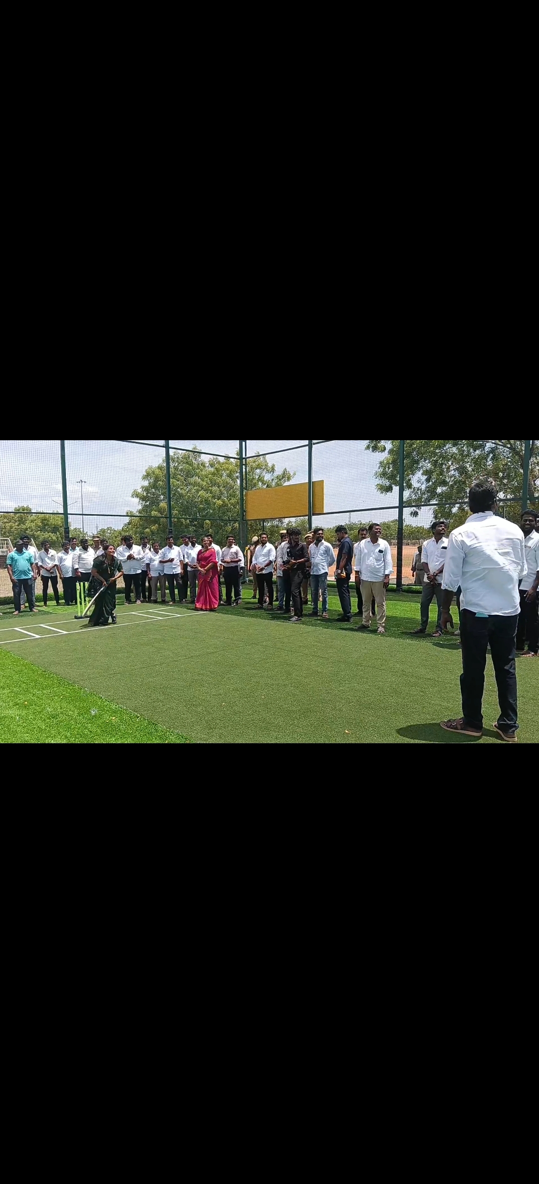 விருதுநகரில் ₹49 லட்சம் மதிப்பில் அதிநவீன 'பாக்ஸ் கிரிக்கெட்' அரங்கம் திறப்பு: பந்துவீசி, பேட்டிங் செய்து அசத்திய அமைச்சர்கள்