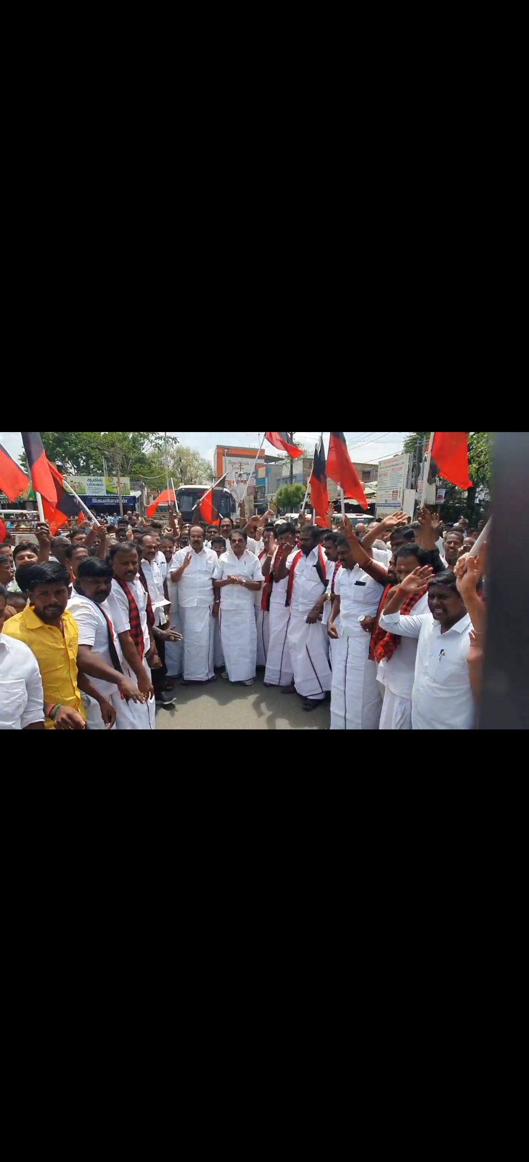 எதிர்க்கட்சித் தலைவர் உதயநிதி ஸ்டாலின் கைதைக்கண்டித்து விருதுநகரில் திமுக ஆர்ப்பாட்டம்: கே.கே.எஸ்.எஸ்.ஆர். ராமச்சந்திரன், தங்கம் தென்னரசு உட்பட 200-க்கும் மேற்பட்டோர் கைது!