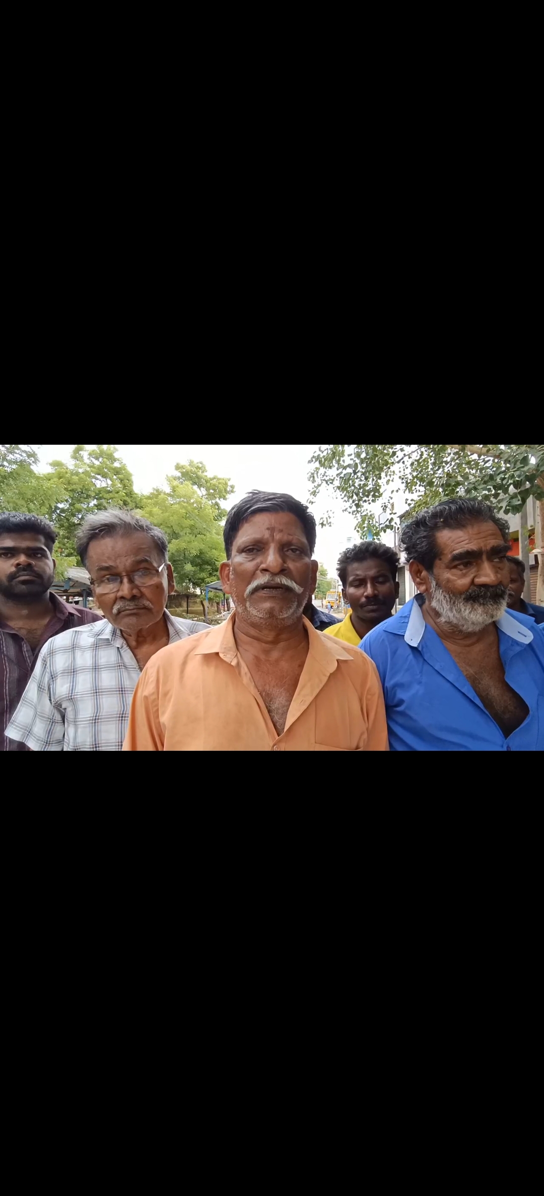 ஸ்ரீவில்லிபுத்தூரில் மீன் வியாபாரிகளிடம் ரூ.1 லட்சம் மாமூல் கேட்டு விசிக நிர்வாகிகள் மிரட்டல்: சிசிடிவி ஆதாரத்துடன் காவல் நிலையத்தில் புகார்