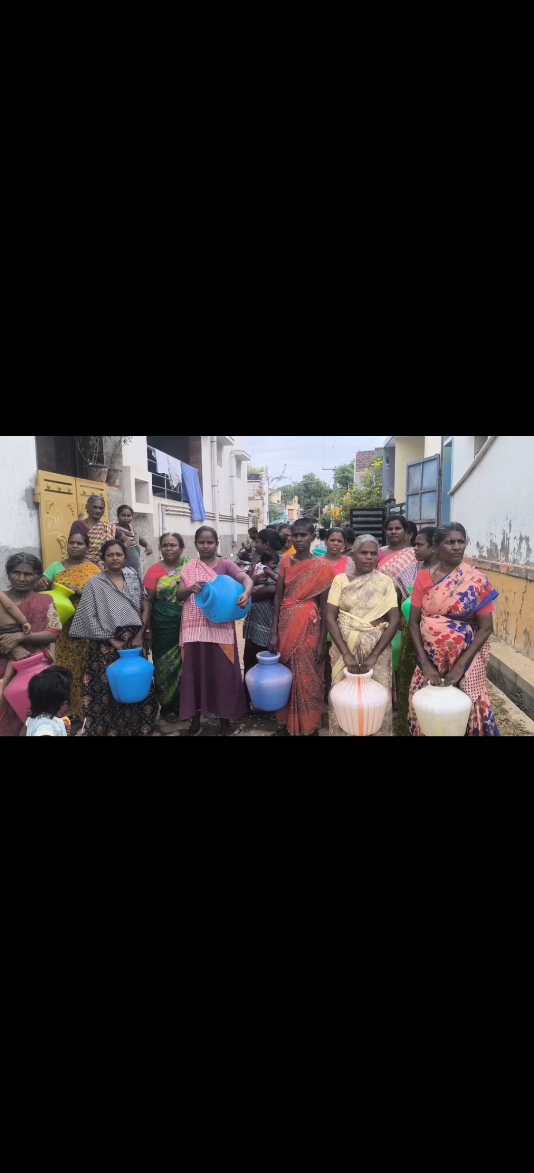 விருதுநகர் மாவட்டம் சிவகாசி மாநகராட்சியில் முறையாக குடிநீர் வினியோகம் செய்யப்படவில்லை என காலிக்குடங்களுடன் பெண்கள் புகார் தெரிவித்துள்ளனர்.