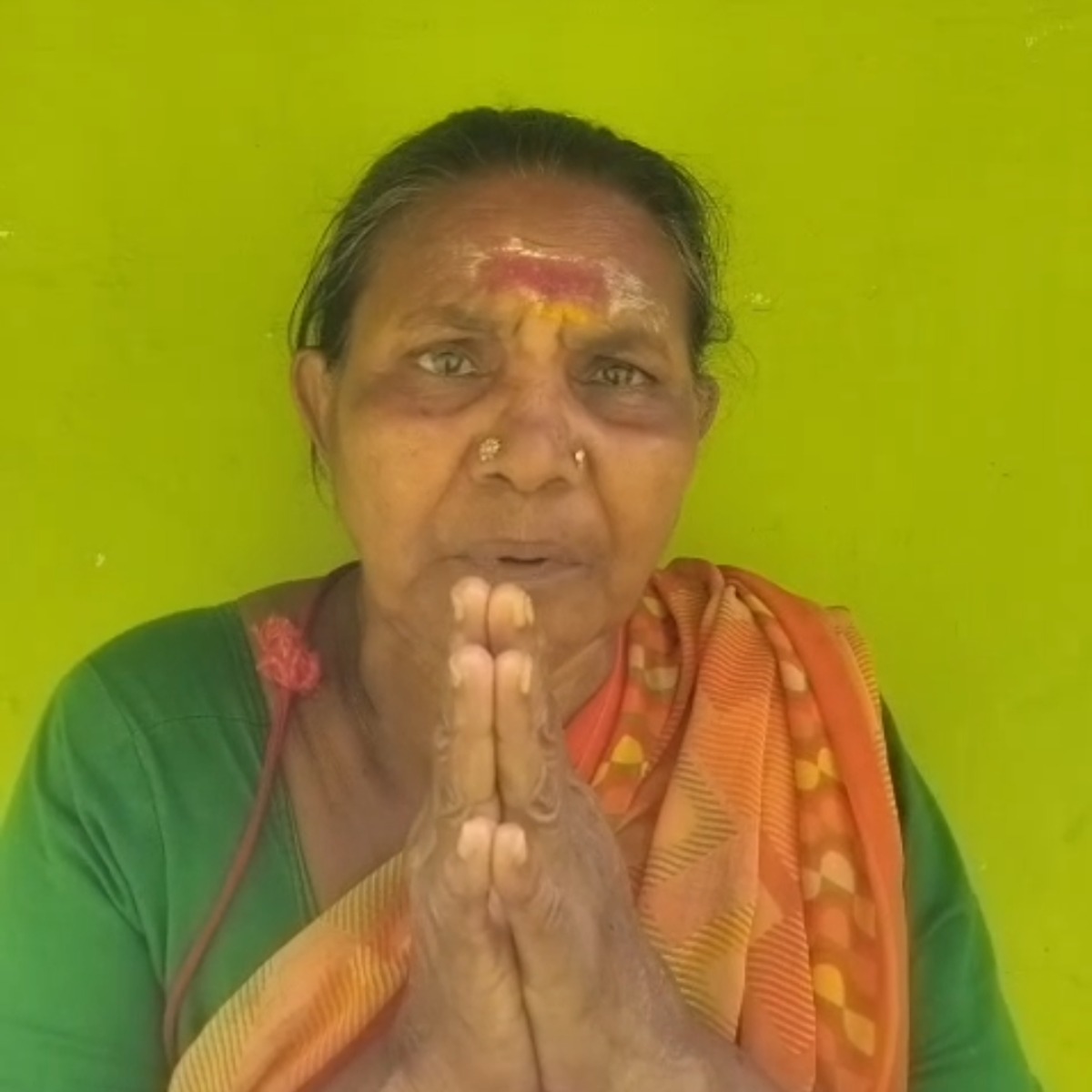 எங்கள் வாழ்வாதாரத்தை காப்பாற்றுங்கள்! – கண்ணீர் மல்க முதலமைச்சரிடம் கோரிக்கை வைத்த பெண் தொழிலாளி