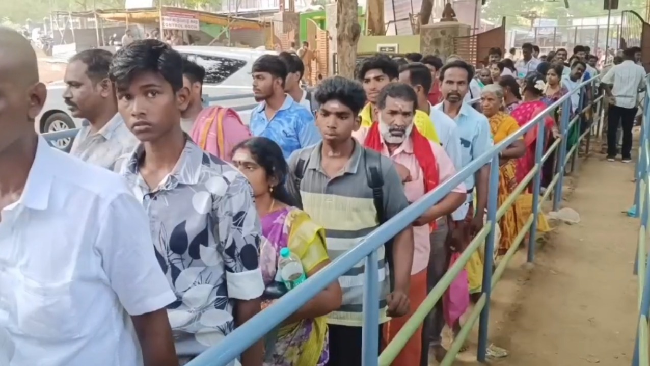 காட்டுத்தீ கட்டுப்படுத்தப்பட்டது! சதுரகிரி சுந்தர மகாலிங்கம் கோயிலில் பக்தர்களுக்கு மீண்டும் அனுமதி
