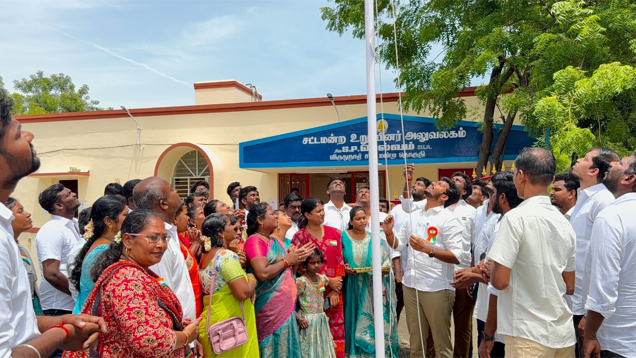 80வது சுதந்திர தினம்: தேசியக் கொடி ஏற்றிய விருதுநகர் எம்.எல்.ஏ. எஸ்.பி. செல்வம்