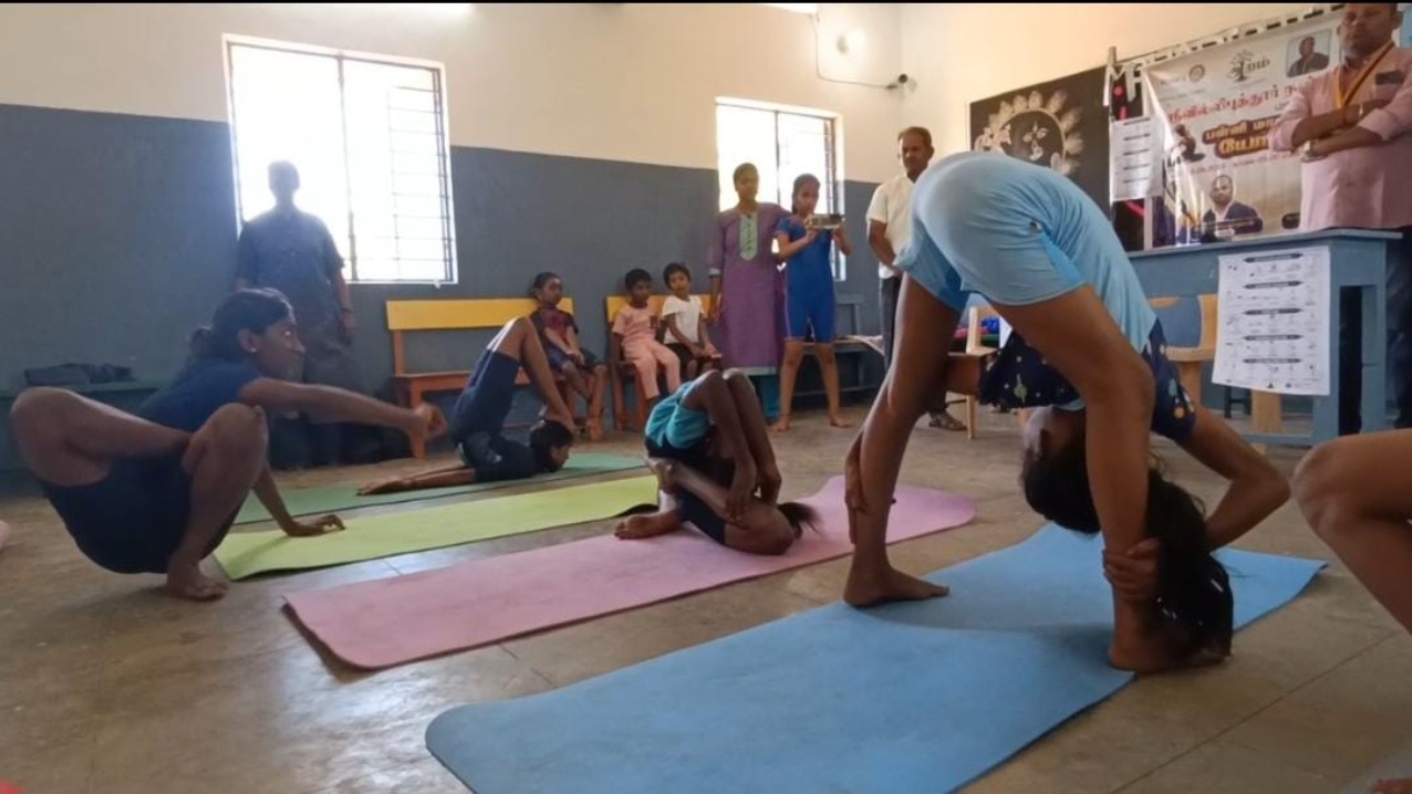 12 வயது உட்பட்ட மாணவ - மாணவிகள் பங்குபெற்ற மாநில அளவிலான யோகாசன போட்டி நடைபெற்றது....
