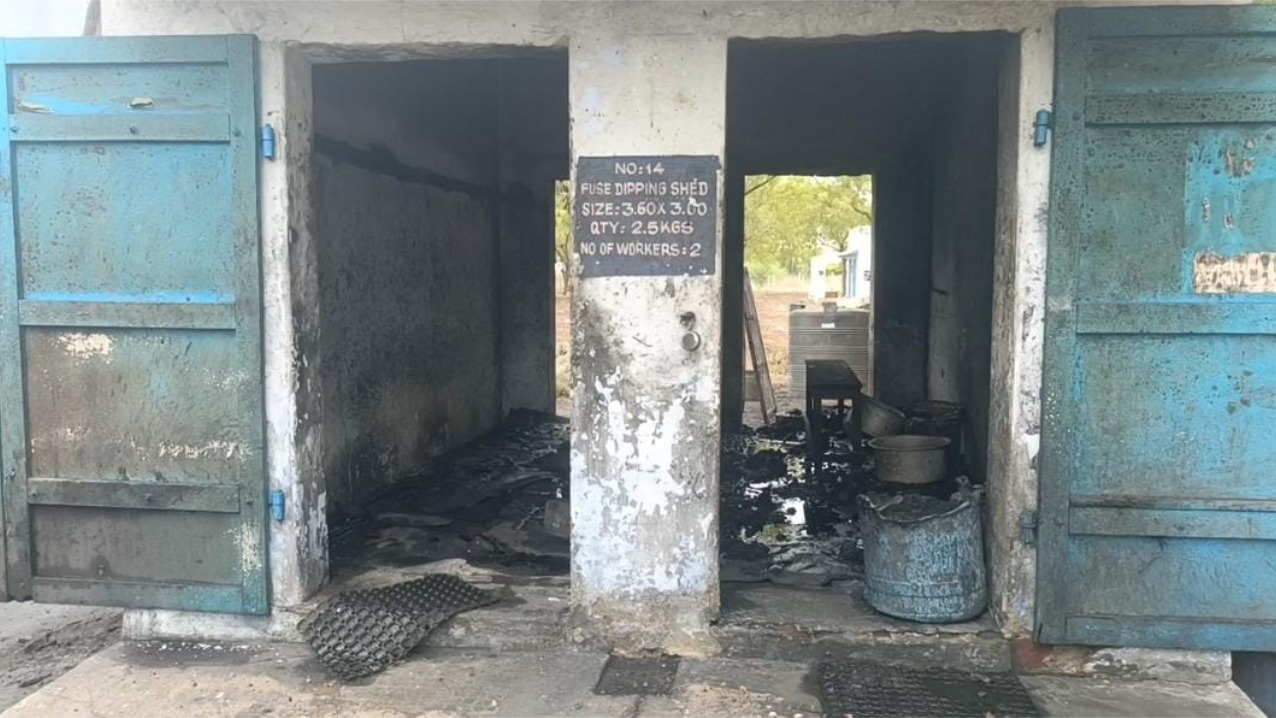 பட்டாசு ஆலையில் திடீர் வெடி விபத்து. ஒரு அறை சேதம் ஒருவர் படுகாயம்