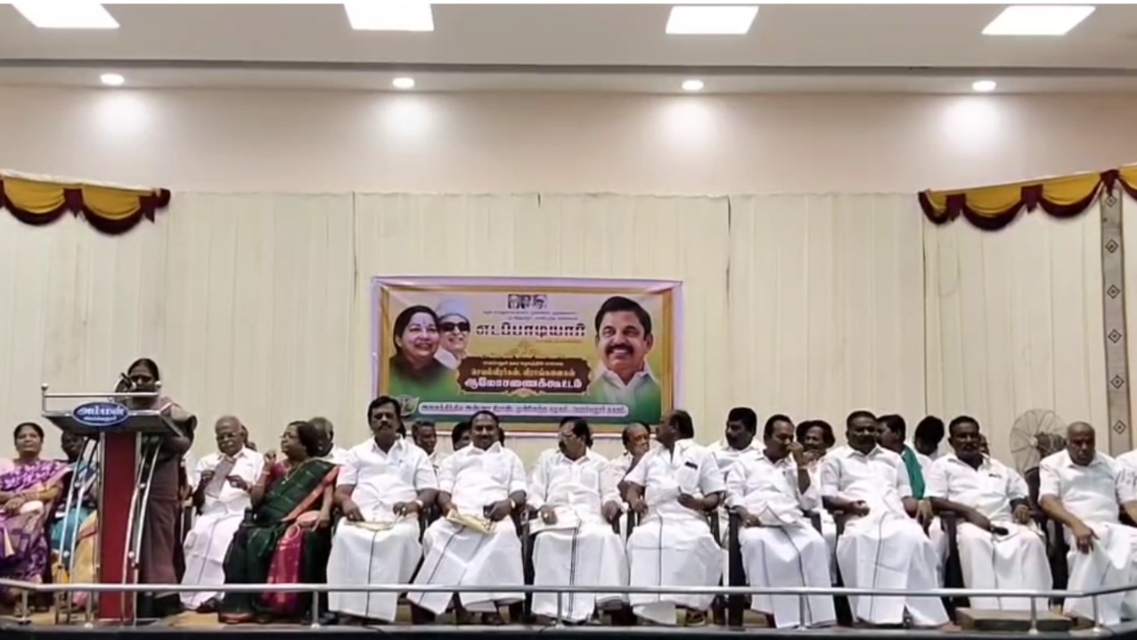 உள்ளாட்சித் தேர்தலில் அனைத்து பதவிகளையும் கைப்பற்ற வேண்டும் – அதிமுக ஆலோசனைக் கூட்டத்தில் மாவட்ட செயலாளர் வலியுறுத்தல்