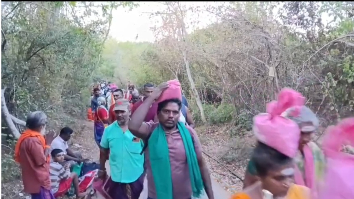 சதுரகிரி சுந்தரமகாலிங்கம் கோயிலில் குவிந்த ஆயிரக்கணக்கான பக்தர்கள்