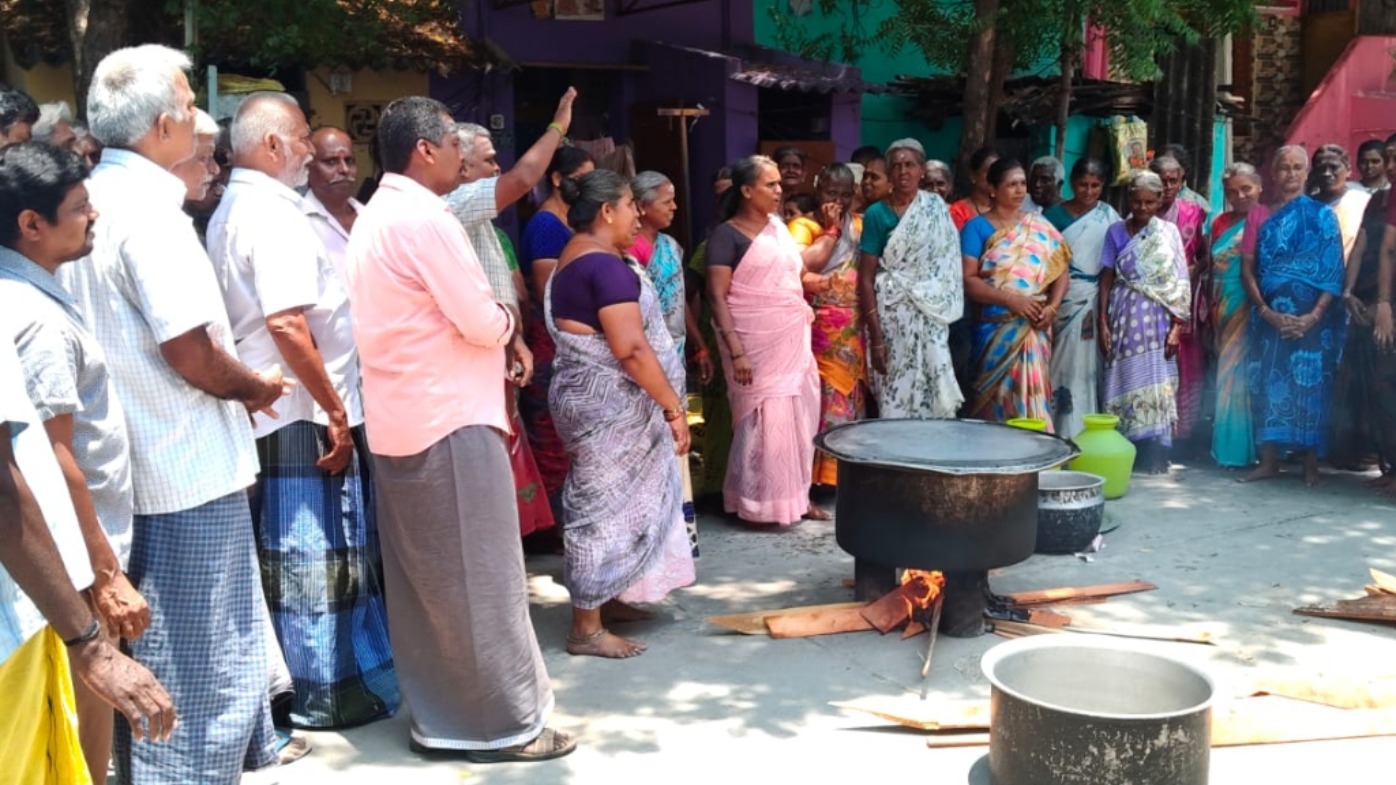 3 மாதங்களாக நூல் வழங்கவில்லை: ஸ்ரீவில்லிபுத்தூரில் கைத்தறி நெசவாளர்கள் கஞ்சித் தொட்டி போராட்டம்