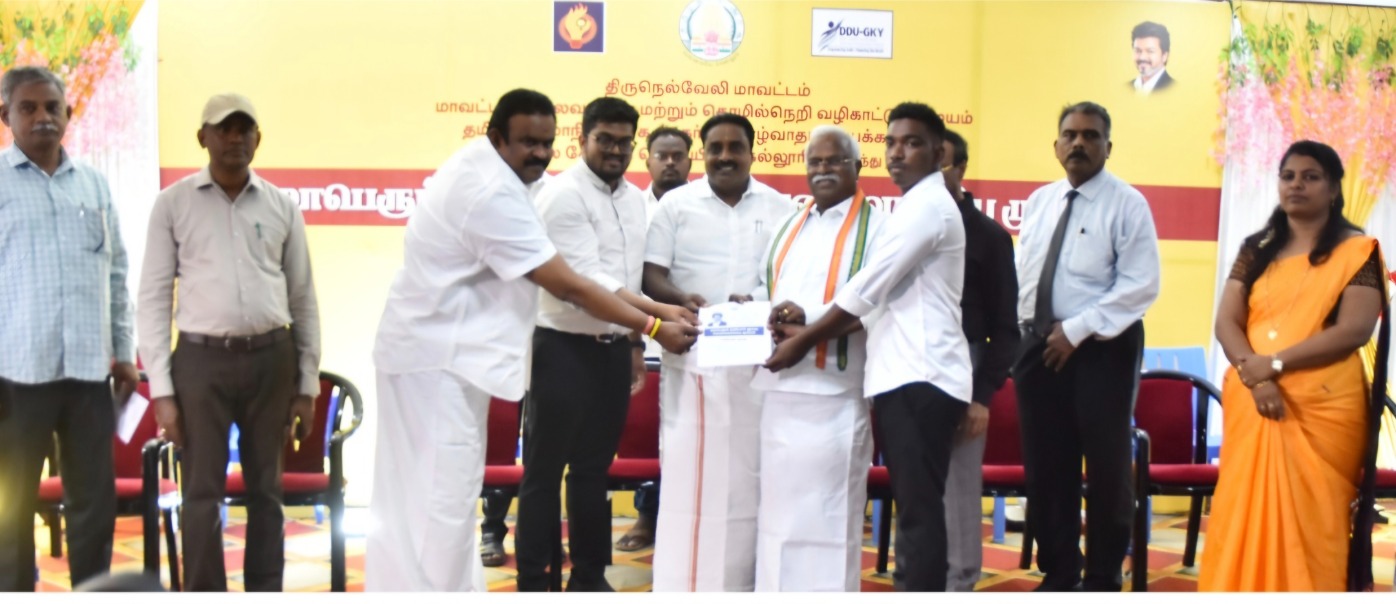 தனியார் வேலைவாய்ப்பு முகாமில் இளைஞர்கள் ஆர்வம் காட்டாதது ஏன்? – ஆட்சியர் அறிவுரை.