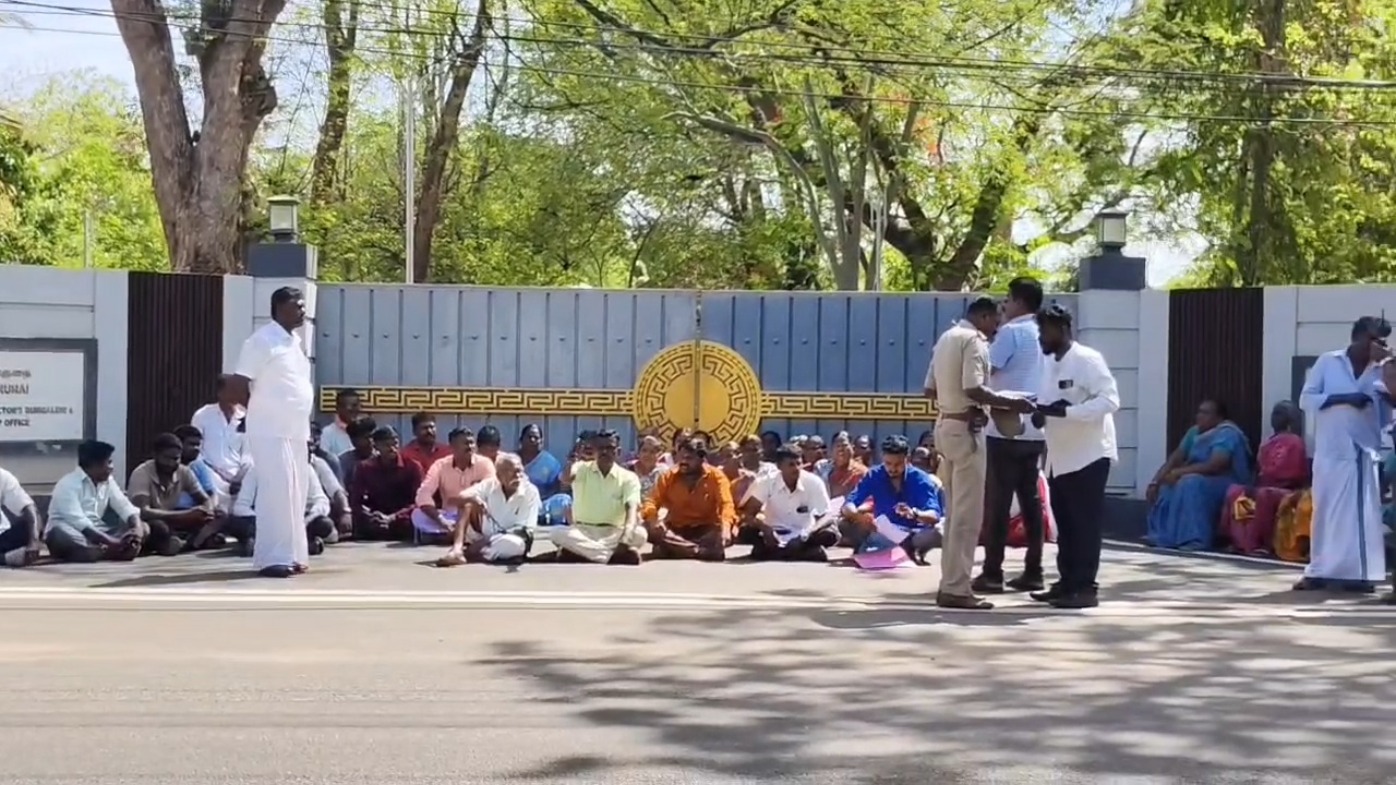 பஞ்சாயத்து அலுவலக கட்டிடத்தை வேறு இடத்திற்கு மாற்றக்கோரி போராட்டம் – ஆதார் அட்டைகளை வீசி கிராம மக்கள் ஆவேசம்