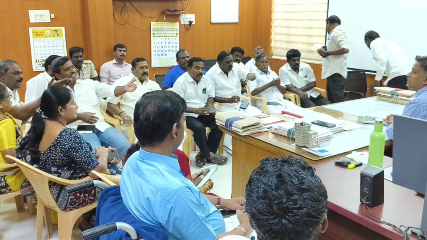 மாநகராட்சியில் 24 வார்டுகளில் அடிப்படை வசதிகள் இல்லை என குற்றச்சாட்டு – ஆணையாளரிடம் மாமன்ற உறுப்பினர்கள் வாக்குவாதம்