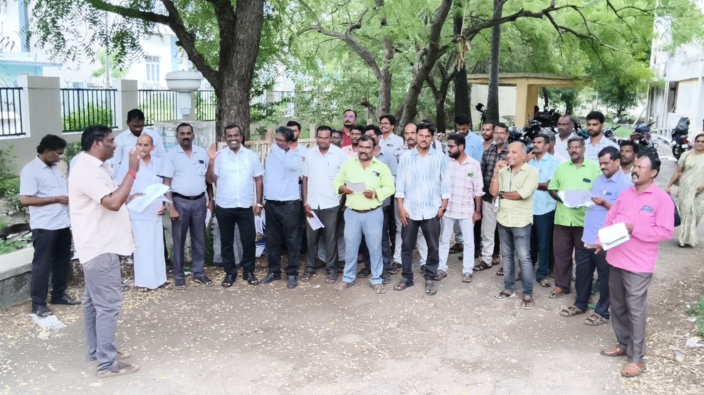 நில அளவையர்கள் மீது தாக்குதலை கண்டித்து விருதுநகரில் ஆர்ப்பாட்டம் – பணி பாதுகாப்புச் சட்டம் இயற்ற கோரிக்கை