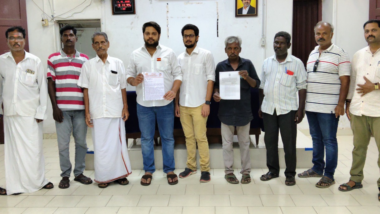 குடியிருப்புகளை அகற்றும் நடவடிக்கையை நிறுத்தக் கோரி தவெக மனு