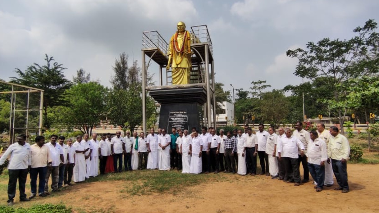 காமராஜர் சிலைக்கு மாலை அணிவித்து மரியாதை: காந்தி, ஜெயப்பிரகாஷ் நாராயணன் அஸ்தி மண்டபத்திலும் மலர் தூவி அஞ்சலி