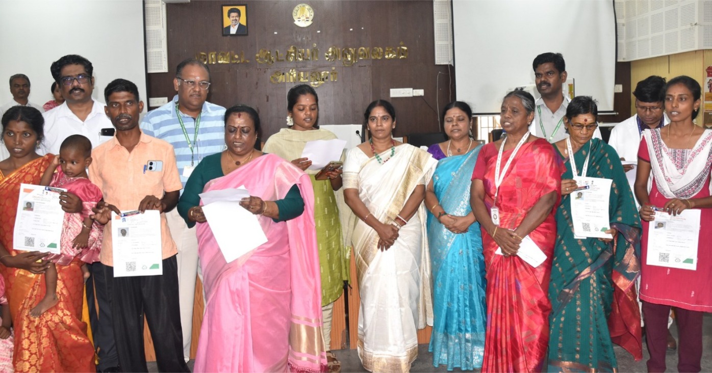 முழு உடல்தானம் செய்த 8 பேருக்கு அடையாள அட்டை வழங்கல்!