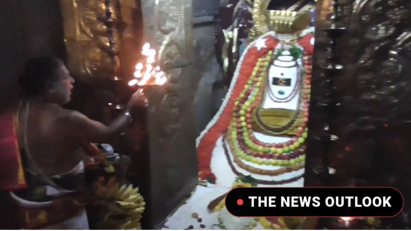 ஜலகண்டேஸ்வரர் கோவிலில் அரை டன் அரிசியில் அன்னாபிஷேகம்: ஆயிரக்கணக்கான பக்தர்கள் தரிசனம்!
