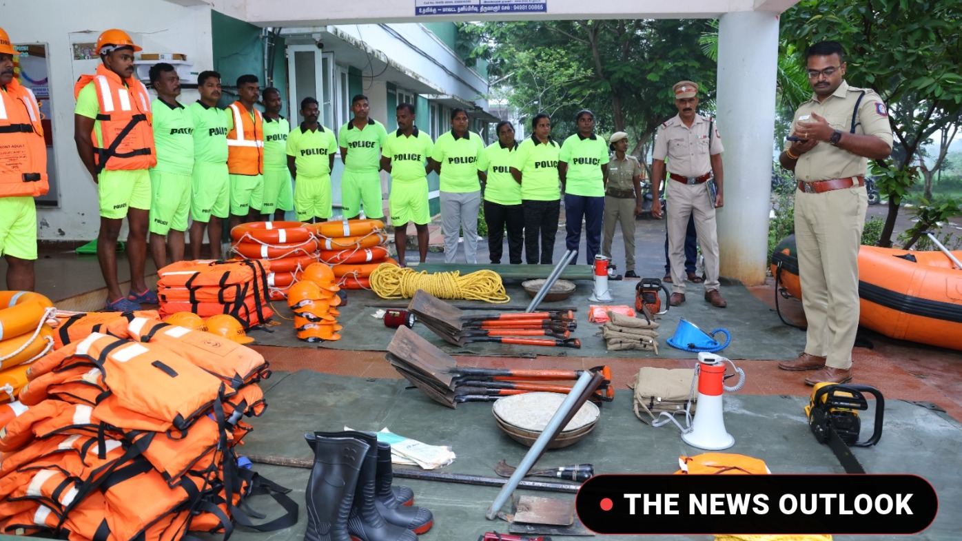 வடகிழக்கு பருவ மழையை எதிர்கொள்ள தயார் நிலையில் திருவாரூர் மாவட்ட காவல்துறை.