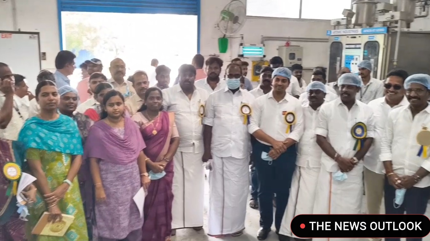 கரூரில் அரசு திட்டங்கள் மற்றும் ஆவின் பால் பண்ணையை அதிரடியாக ஆய்வு செய்த உறுதிமொழிக் குழு!