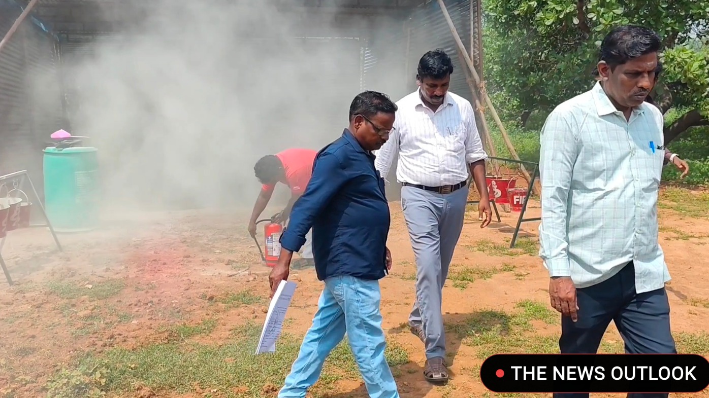 பட்டாசு கடை உரிமையாளர்களே உஷார்! அதிரடி ஆய்வு!
