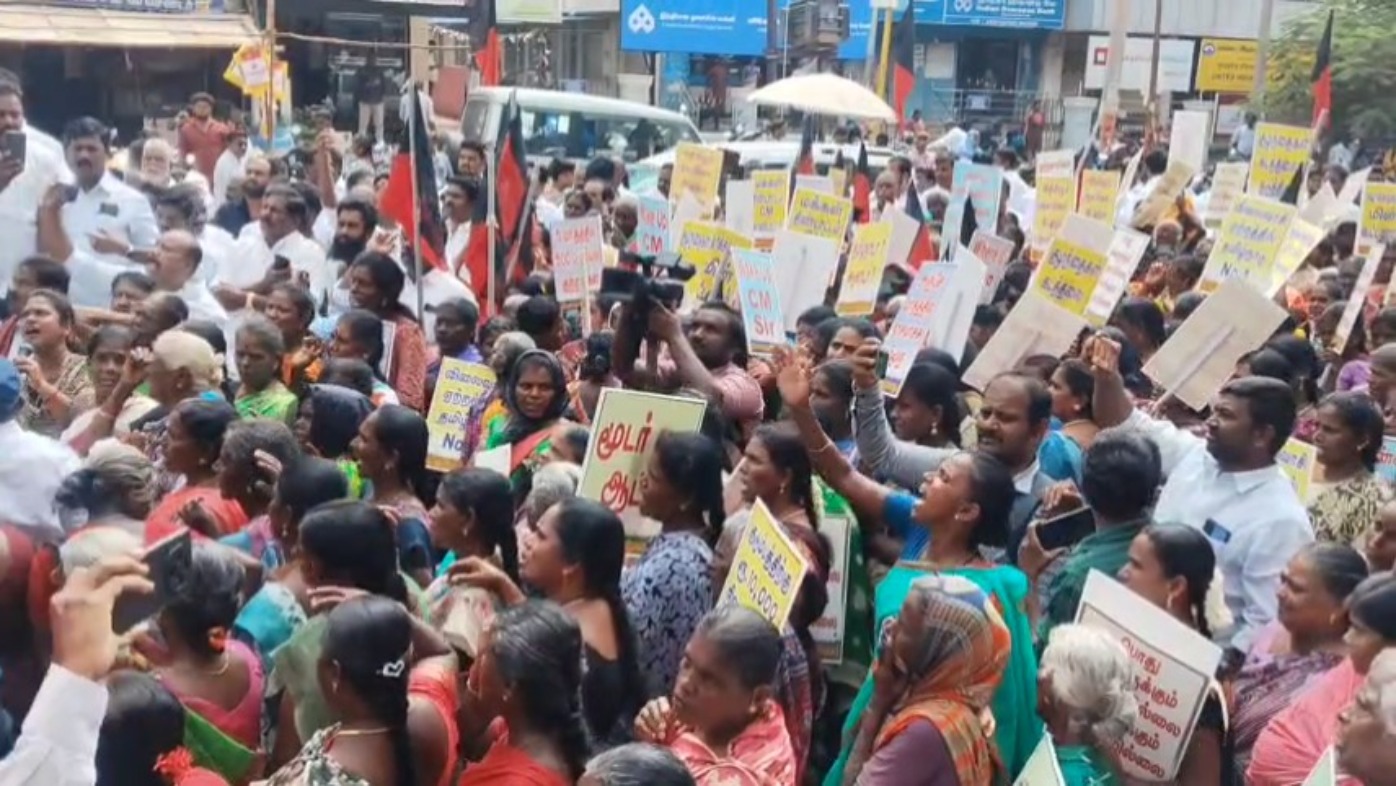 விலைவாசி உயர்வை கண்டித்து புதுக்கோட்டையில் திமுக மகளிர் அணி சார்பில் ஆர்ப்பாட்டம். - 1