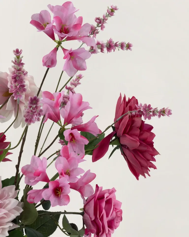 Een romantisch boeket in roze en krachtig fuchsia.