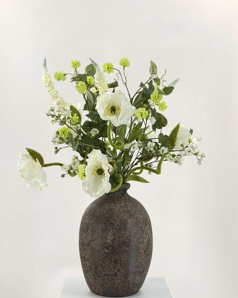 Faye. Luchtig veldboeket in fris wit en limegroen.