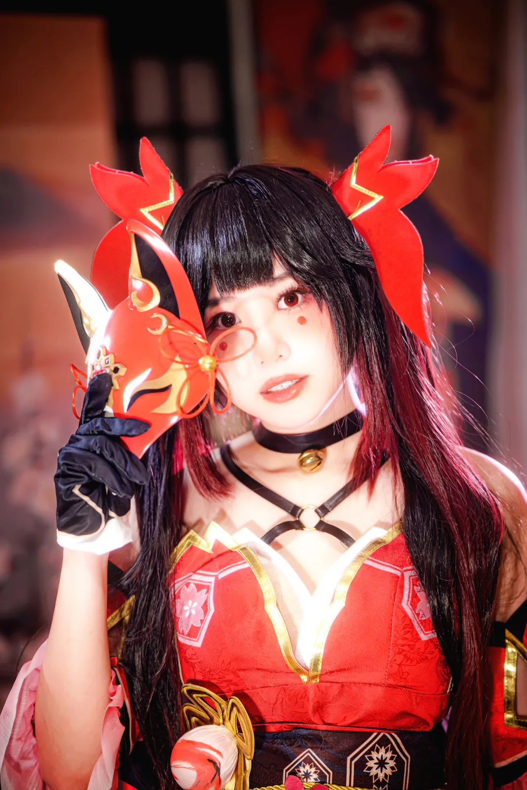 Sparkle's signature fox mask takes centre stage.
