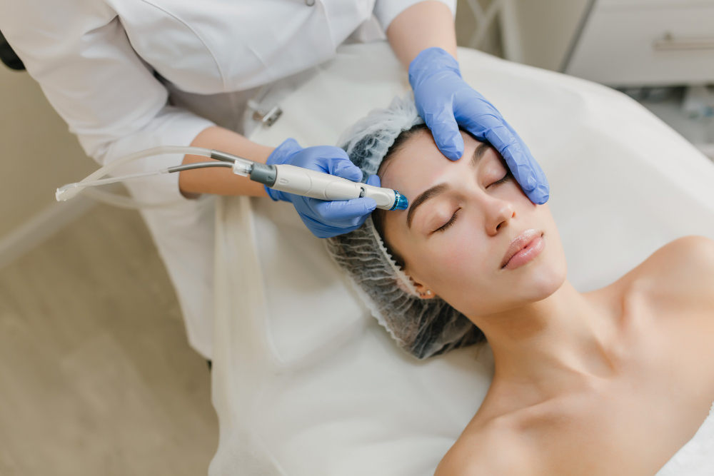 HydraFacial Treatment: The Ultimate Hydrating Facial Guide