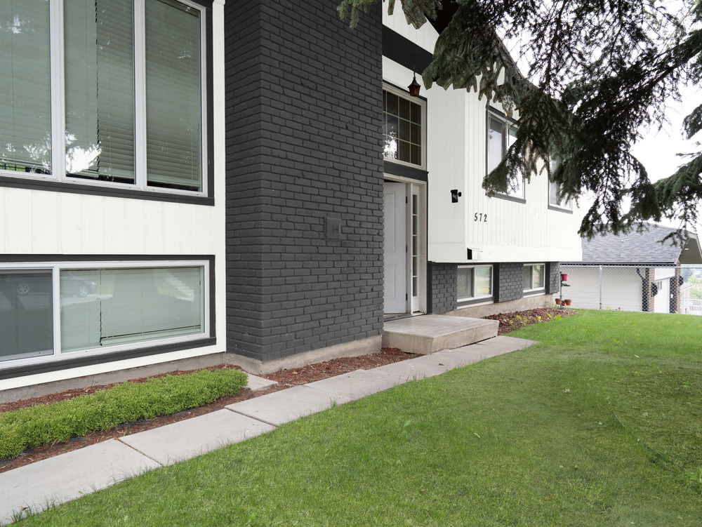 listing brochure - 572 Parkridge Drive SE