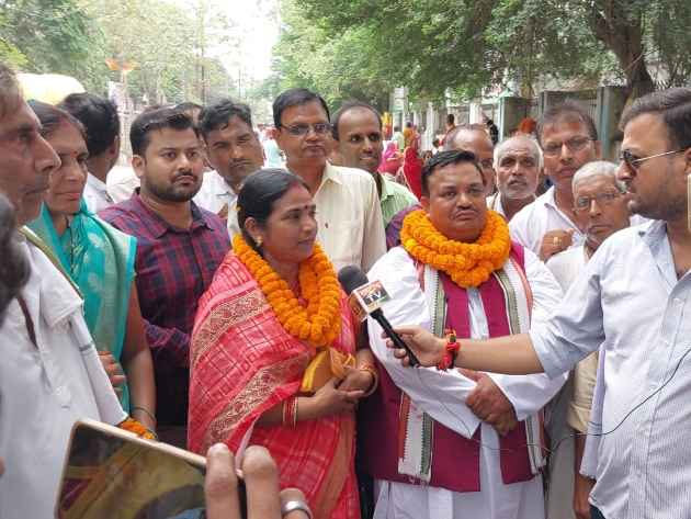 छपरा नगर निगम के मेयर प्रत्याशी के रुप में, डा० अशोक कुशवाहा ने अपना नामांकन दाखिल किया।
