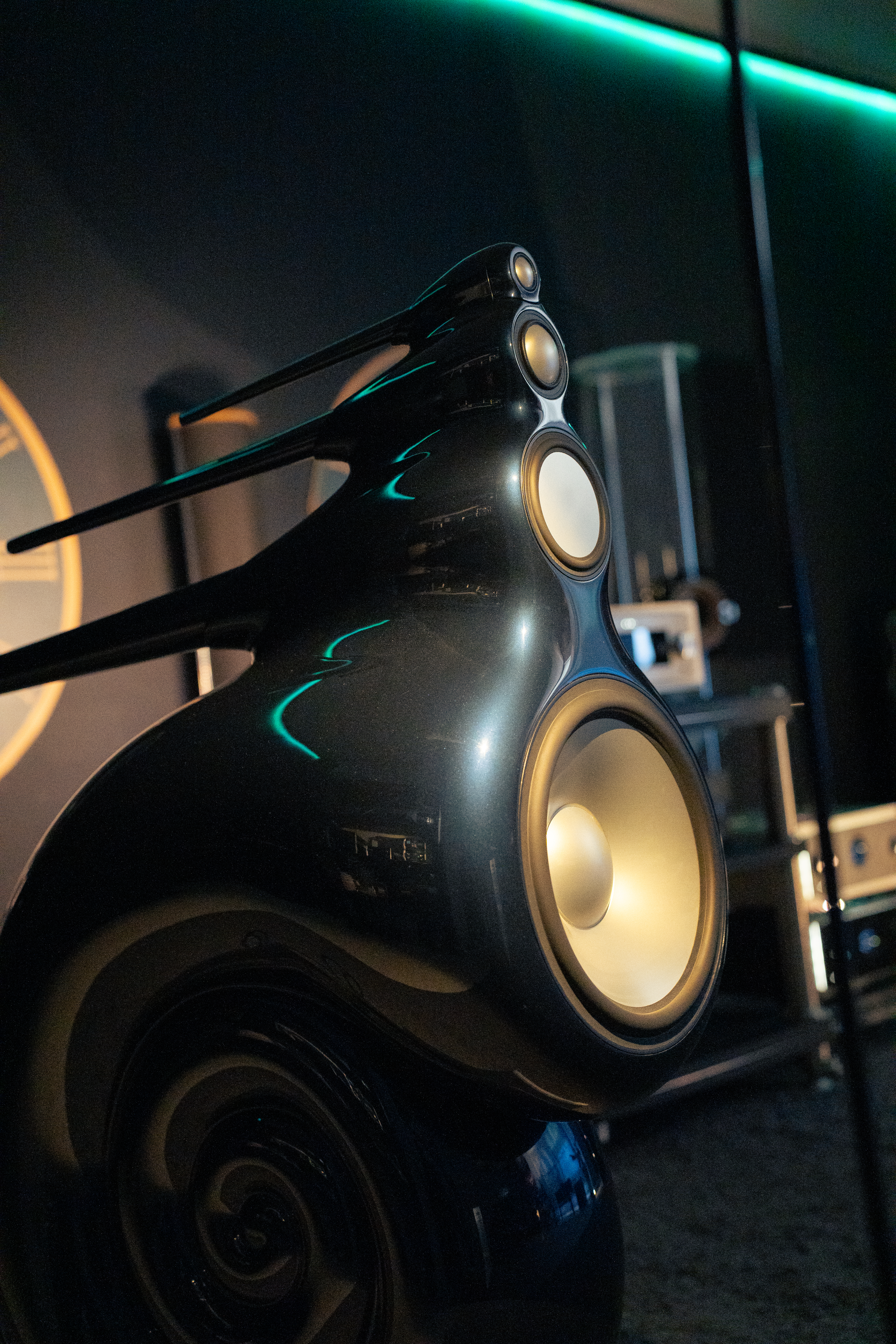 B&W Nautilus: Il Maestro del Suono Hi-End