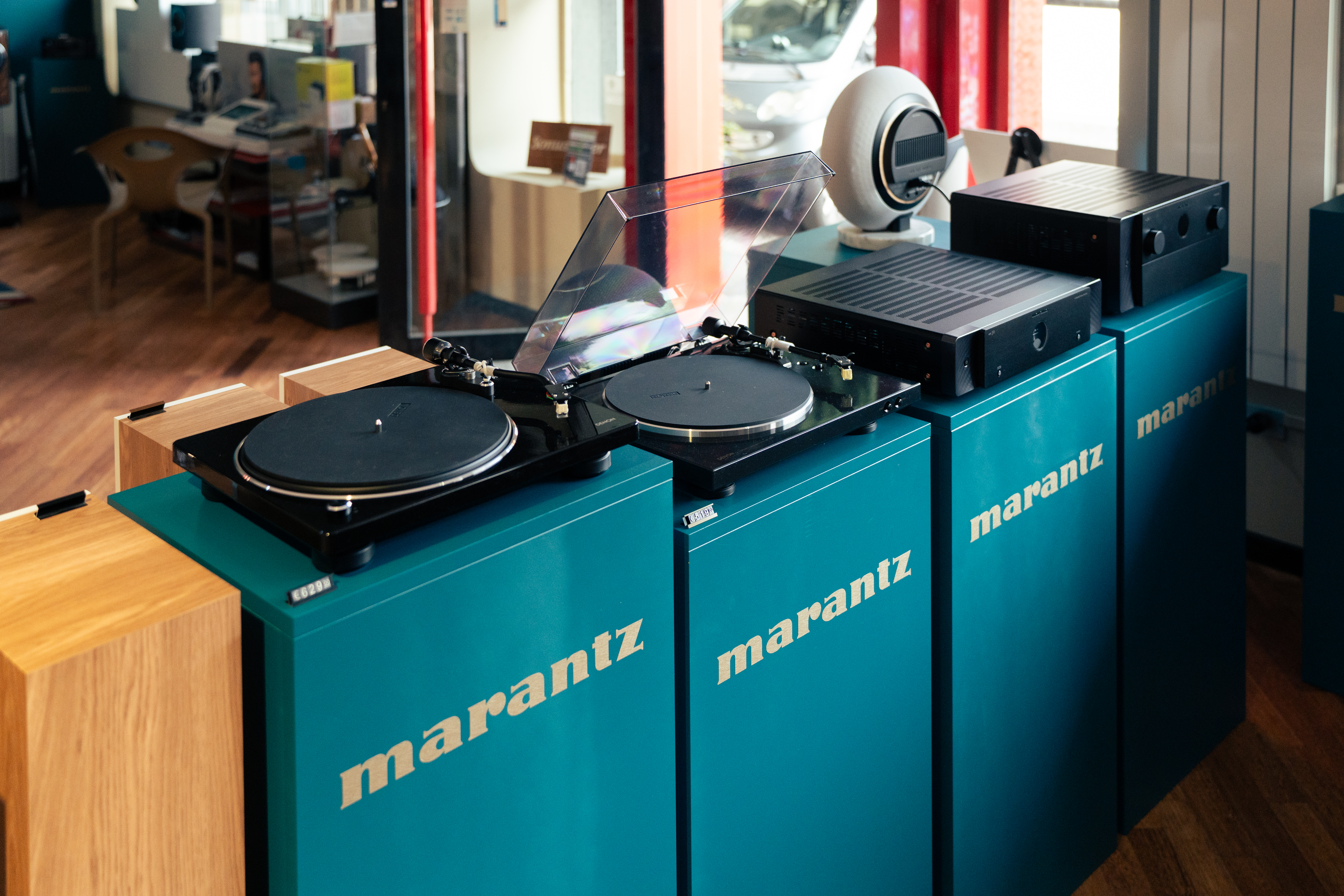 scaffali sposonr marantz