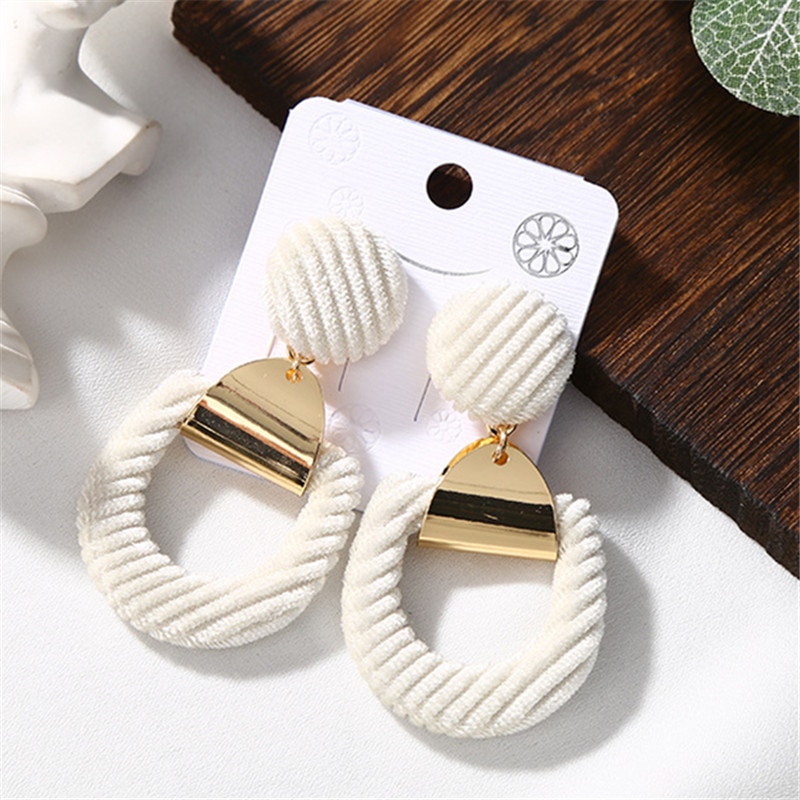2018NewTemperamentVintageAlloyPlushEarringsWhiteblackBigCircleVelvetPendantEarringForWomenUniqueGiftJewelry