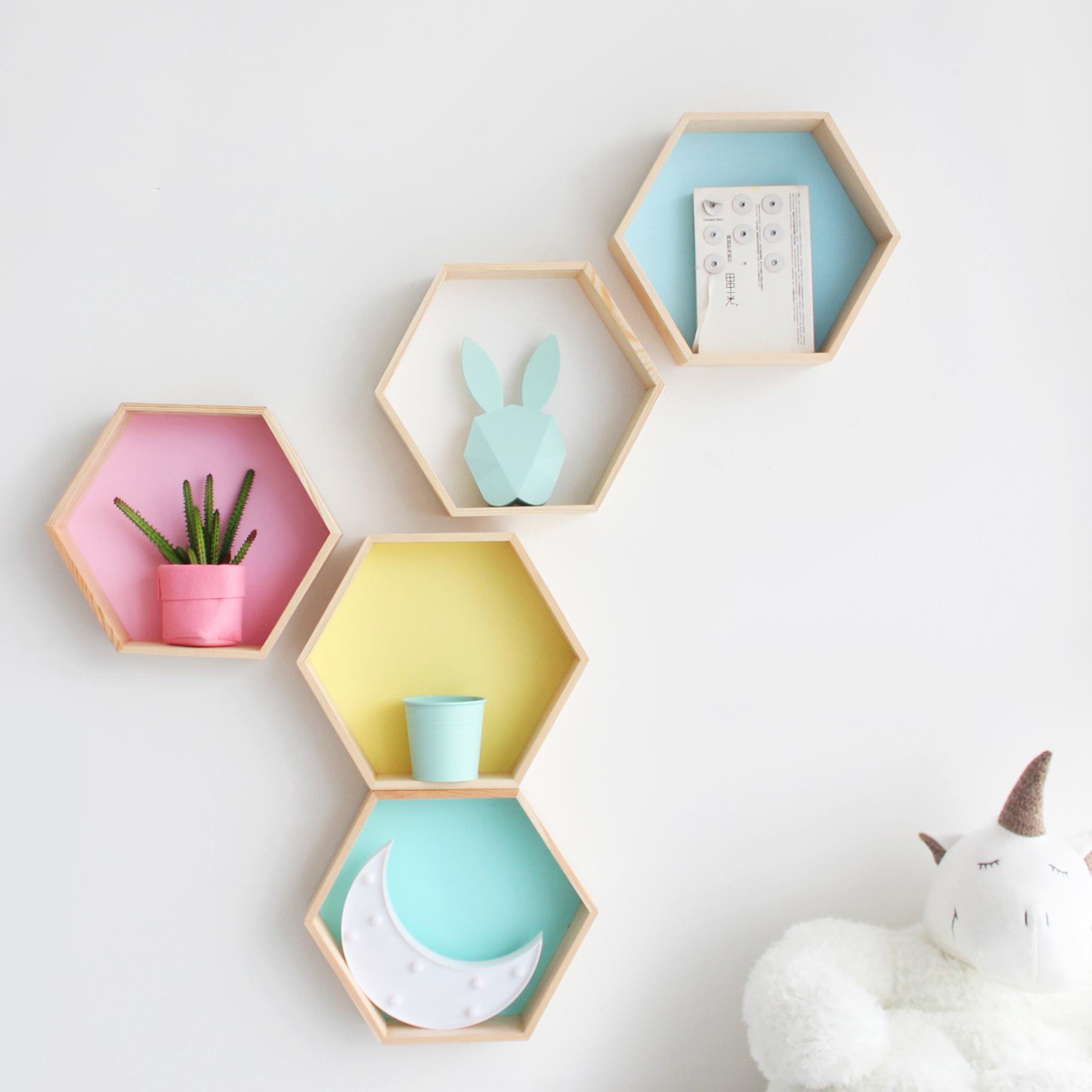 NordicStyleNurseryKidsRoomDecorationShelfWoodenPinkWhiteHoneycombHexagonShelvesforBabyChildBedroomDekoration