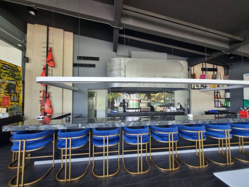 Retail Space in Bang Kapi, Huai Khwang, Bangkok - Image 1