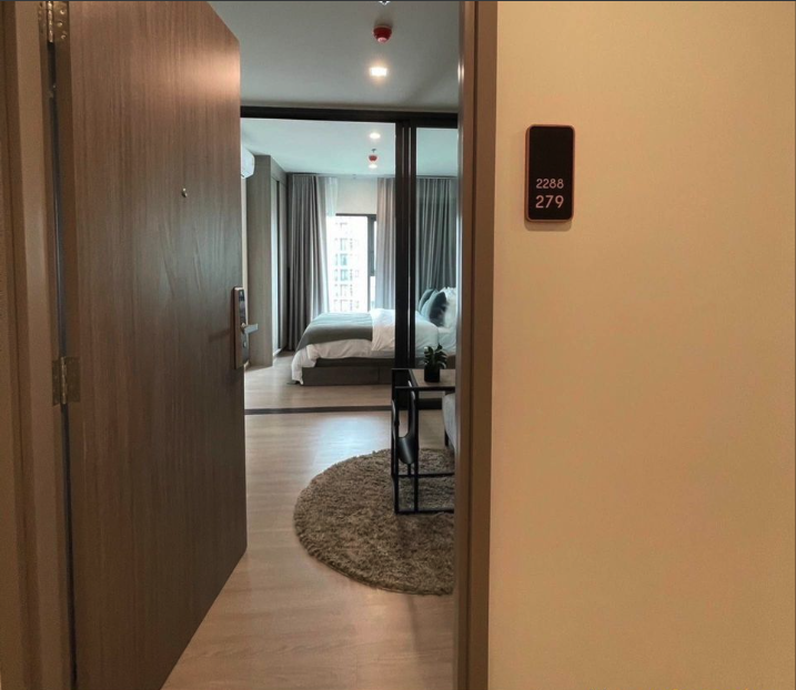 1 Bedroom Condo For Rent in Sam Sen Nok, Huai Khwang, Bangkok - Image 8