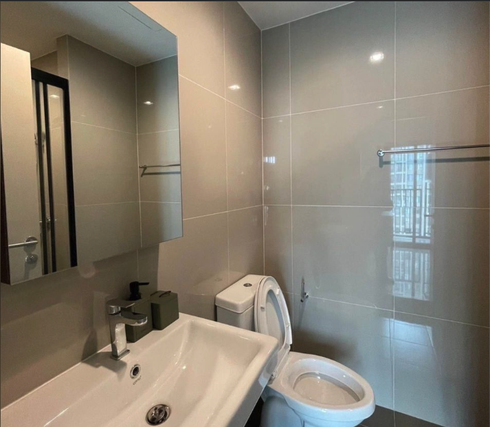 1 Bedroom Condo For Rent in Sam Sen Nok, Huai Khwang, Bangkok - Image 6